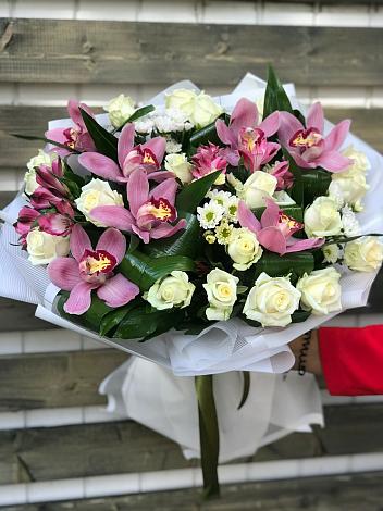 Букет цветов из: Розы и Хризантемы в Костино-Отдельце