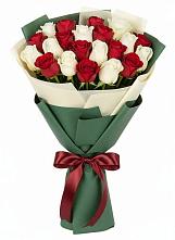 Букет Микс из красных и белых роз в Костино-Отдельце