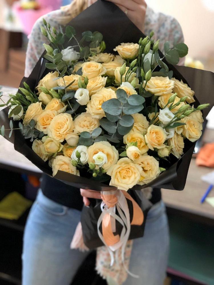 Букет цветов из: Розы и Лизиантусы в Костино-Отдельце