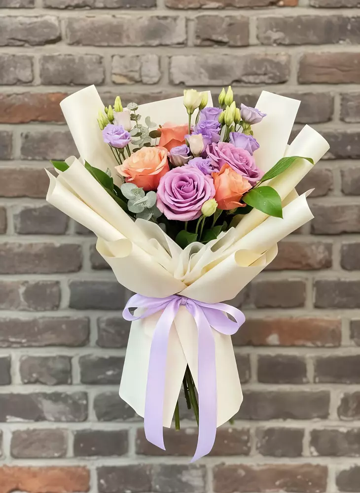 Букет цветов из: Лизиантусы и Розы в Костино-Отдельце