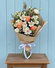 Букет цветов из:  Альстромерии, Лизиантусы, Розы и Хризантемы в Костино-Отдельце