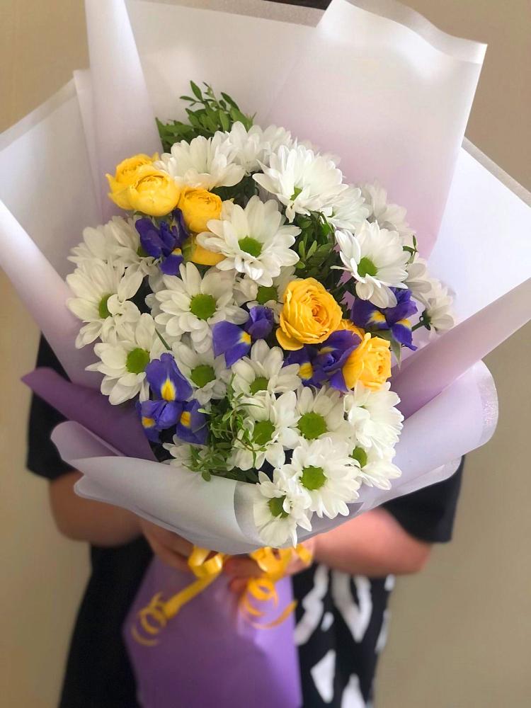 Букет цветов из: Ирисы, Хризантемы и Розы в Костино-Отдельце