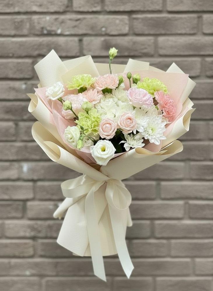 Букет цветов из: Гвоздики, Розы, Лизиантусы и Хризантемы в Костино-Отдельце