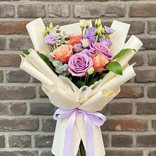 Букет цветов из:  Лизиантусы и Розы в Костино-Отдельце