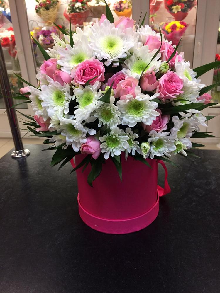 Цветочная композиция из Розы и Хризантемы в шляпной коробке в Костино-Отдельце