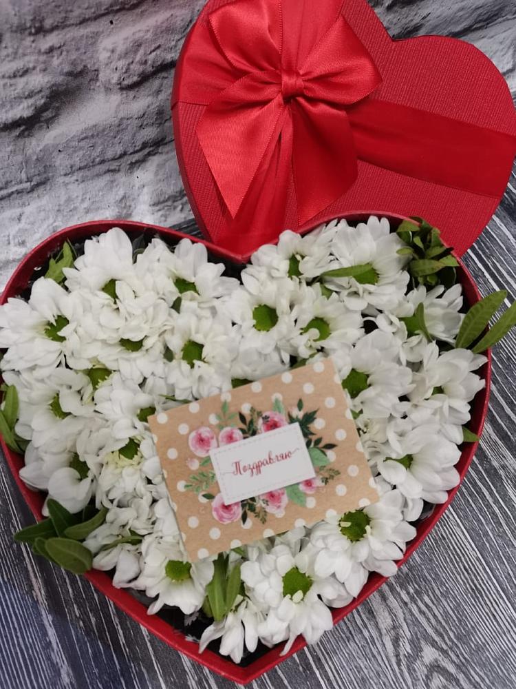 Цветочная композиция из Хризантемы в виде сердца в Костино-Отдельце