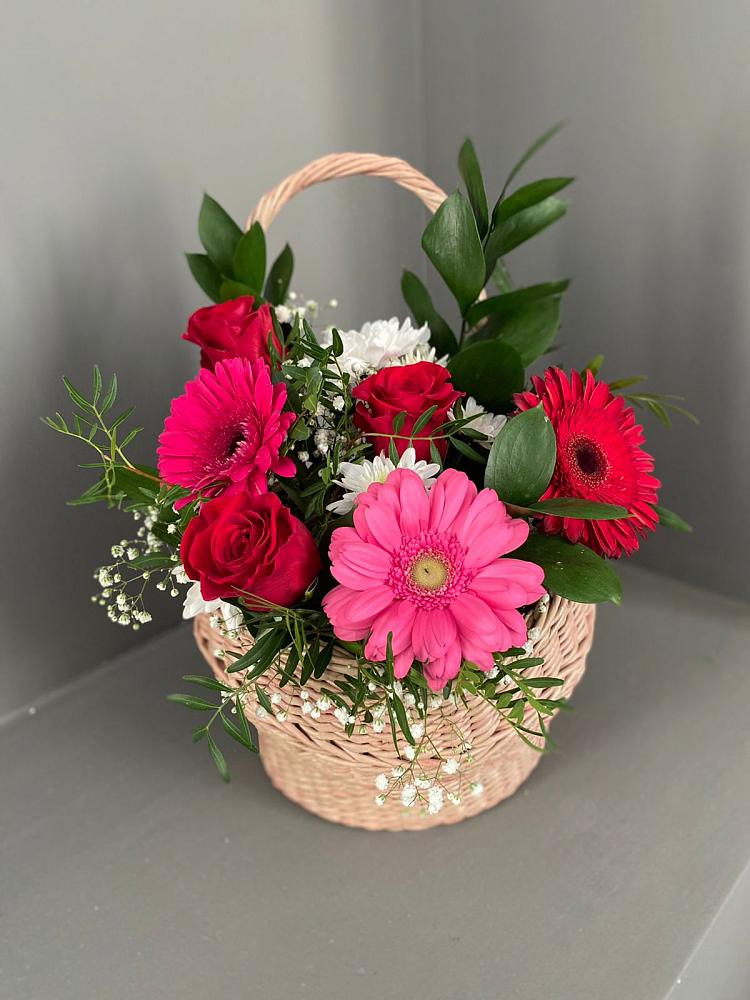 Цветочная композиция из Розы, Хризантемы и Герберы в корзине в Костино-Отдельце