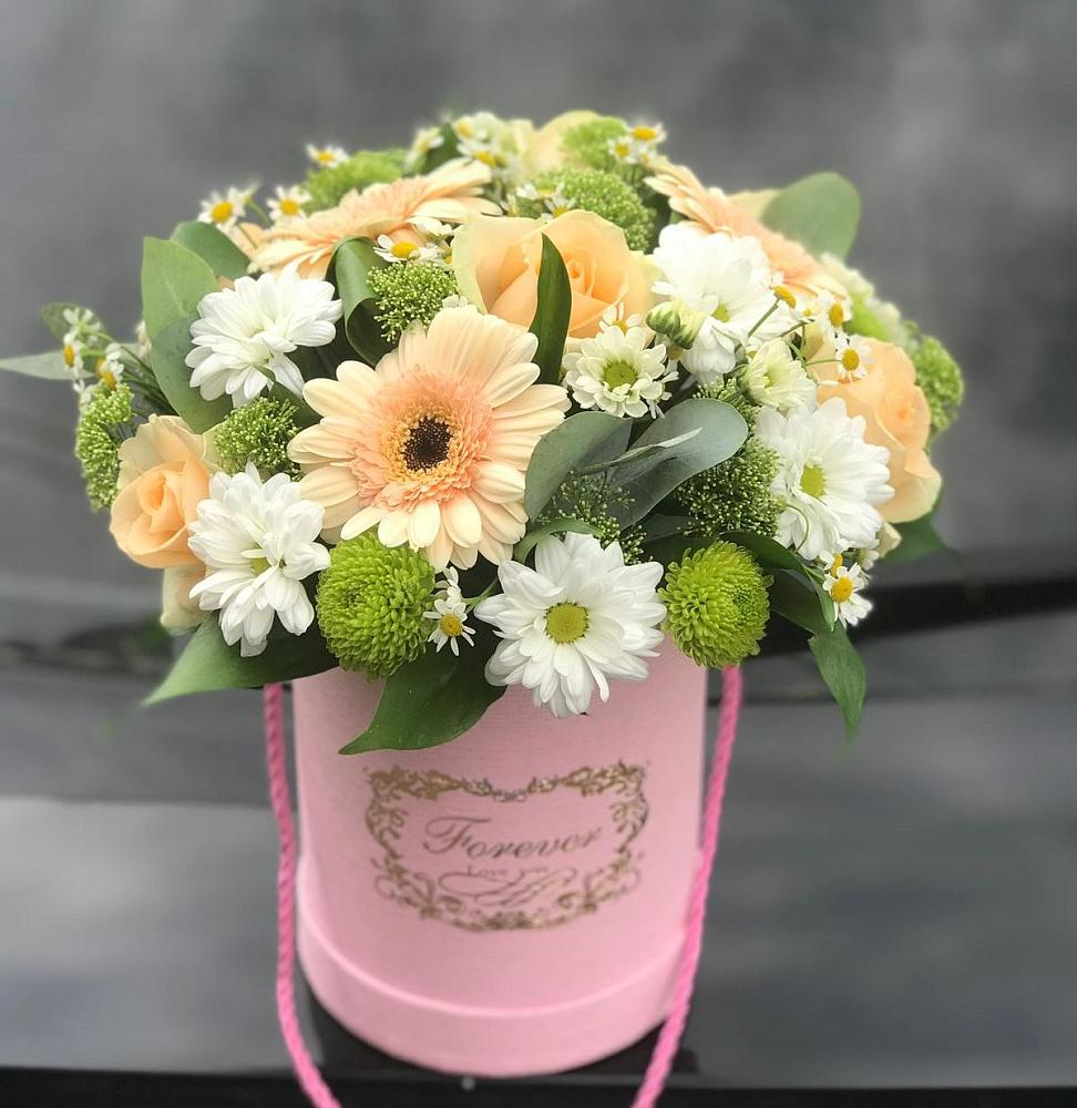 Цветочная композиция из Розы, Герберы и Хризантемы в шляпной коробке в Костино-Отдельце