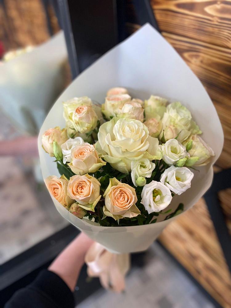 Букет цветов из: Розы и Лизиантусы в Костино-Отдельце